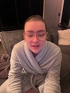 Snapshot of xX_HotCouple_Xx chatting on December 17, 2025, 8:58 pm xX HotCouple Xx online show from December 17, 2025, 8:58 pm