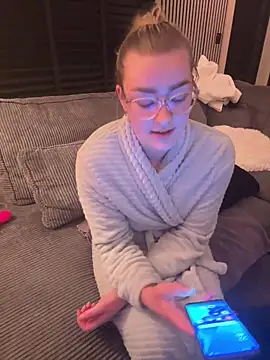 Snapshot of xX_HotCouple_Xx chatting on December 15, 2025, 9:42 pm xX HotCouple Xx online show from December 15, 2025, 9:42 pm