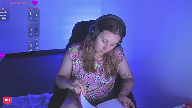 bonnie moon  online show from March 22, 2026, 8:54 pm