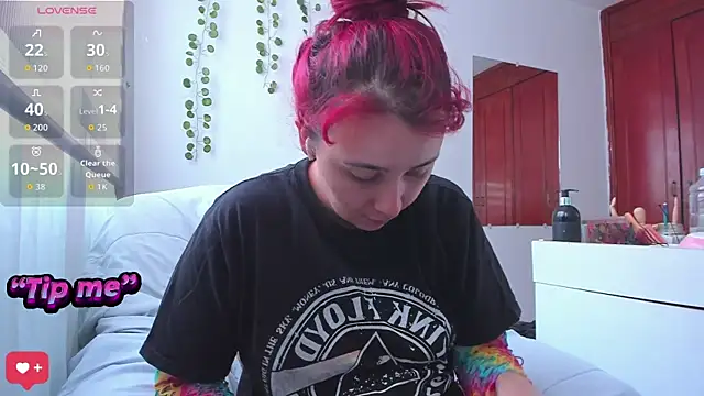 bonnie moon  online show from September 10, 2025, 5:12 pm