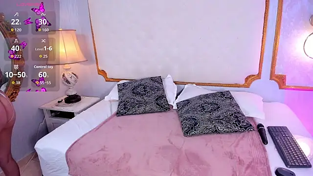 Paiige peach online show from October 9, 2025, 7:47 pm