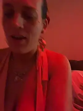 Haleytightlips1986 online show from April 10, 2026, 3:35 am