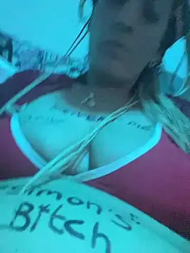 Haleytightlips1986 online show from April 18, 2026, 8:20 pm