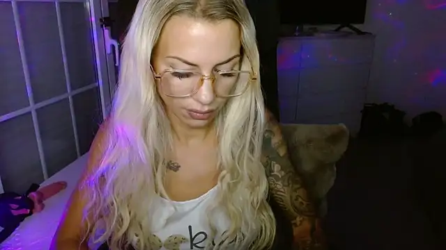 JuicyJanexo online show from May 20, 2026, 5:15 am