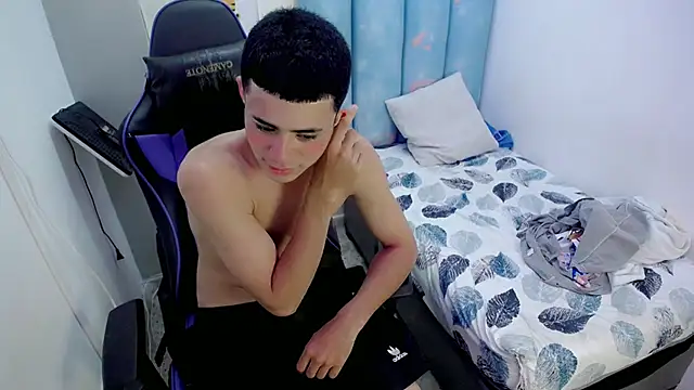 Snapshot of bby_santi chatting on January 6, 2026, 8:02 pm bby santi online show from January 6, 2026, 8:02 pm