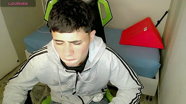 Snapshot of bby_santi chatting on November 28, 2025, 1:33 pm bby santi online show from November 28, 2025, 1:33 pm