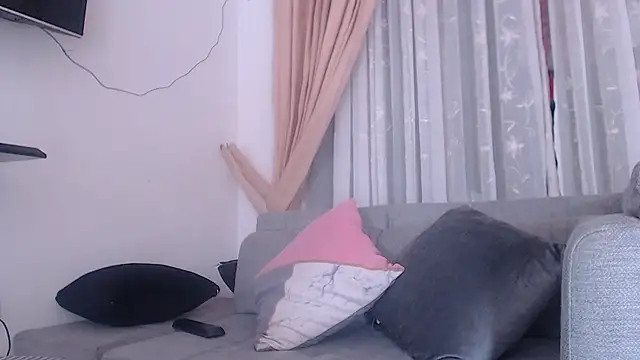 jennifer ts online show from February 19, 2025, 2:44 pm