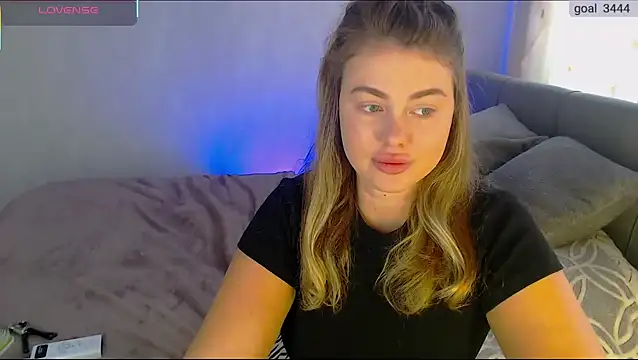 SuchCute online show from November 6, 2025, 2:37 am