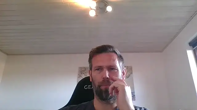 Snapshot of Gotta1 chatting on October 6, 2025, 1:12 pm Gotta1 online show from October 6, 2025, 1:12 pm