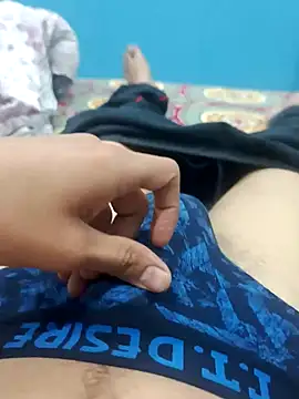 xyrus  online show from December 2, 2024, 7:22 pm