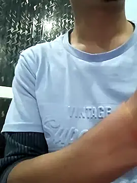 xyrus  online show from December 14, 2024, 11:07 am