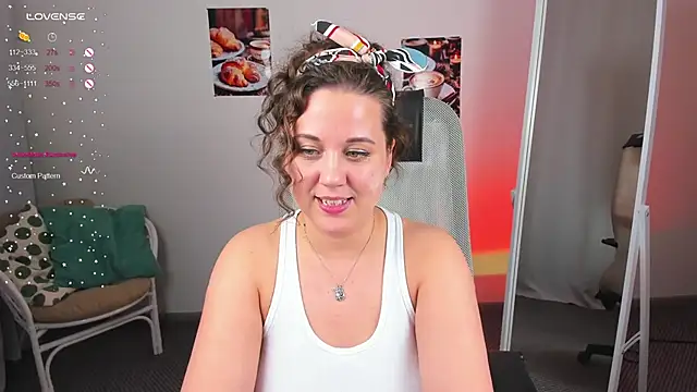 Snapshot of MissBecca chatting on March 7, 2025, 1:51 pm MissBecca online show from March 7, 2025, 1:51 pm
