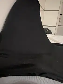 Snapshot of young1fucker chatting on December 17, 2024, 1:27 pm young1fucker online show from December 17, 2024, 1:27 pm