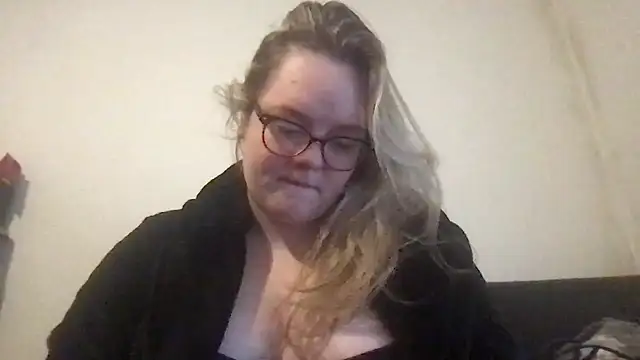 honeyyy24 online show from January 12, 2025, 12:01 pm