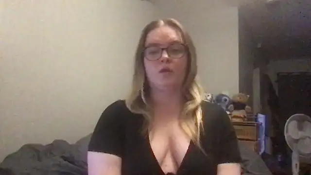 honeyyy24 online show from October 7, 2025, 6:31 pm