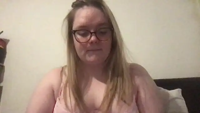 honeyyy24 online show from January 28, 2025, 7:42 pm