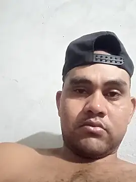 Snapshot of travieso2893 chatting on October 17, 2025, 3:32 am travieso2893 online show from October 17, 2025, 3:32 am