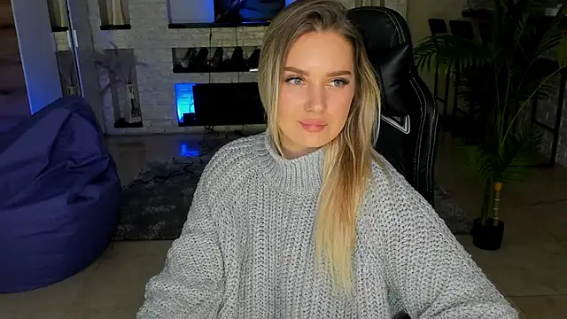 Snapshot of KittiLiza chatting on February 5, 2025, 11:06 pm KittiLiza online show from February 5, 2025, 11:06 pm