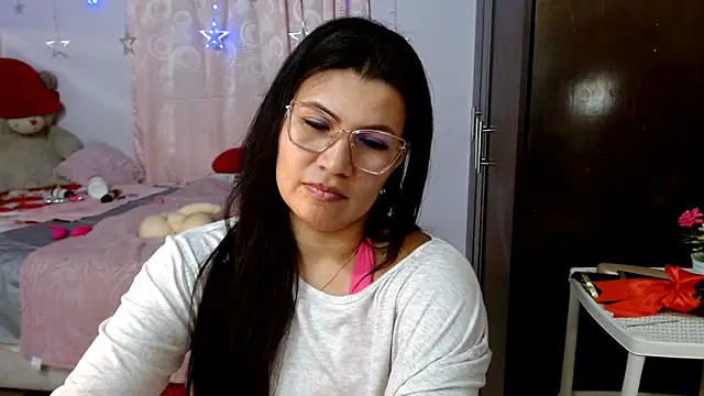 Snapshot of nahomi_star_model chatting on November 2, 2025, 3:44 am nahomi star model online show from November 2, 2025, 3:44 am