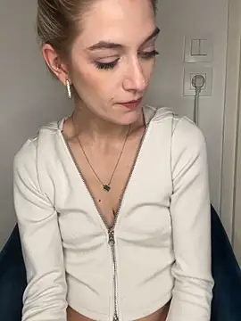 Lolitaxlola online show from February 15, 2026, 7:51 am