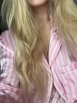 Lolitaxlola online show from March 27, 2026, 9:21 am