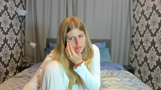 Snapshot of kirraa_ chatting on September 22, 2025, 6:14 pm kirraa  online show from September 22, 2025, 6:14 pm