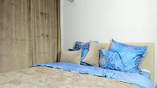 Snapshot of kirraa_ chatting on October 27, 2025, 7:37 pm kirraa  online show from October 27, 2025, 7:37 pm