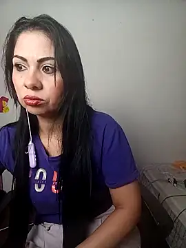 saralunabella online show from September 26, 2025, 7:10 pm