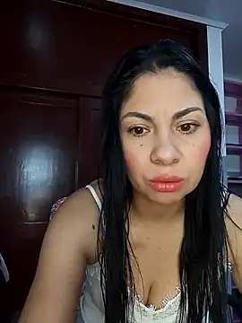 saralunabella online show from January 8, 2025, 4:44 pm