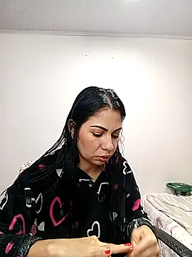 saralunabella online show from September 29, 2025, 7:08 pm