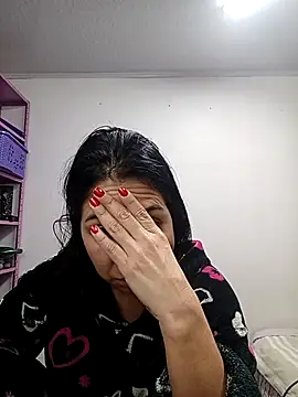 saralunabella online show from October 26, 2025, 7:14 pm