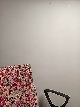 saralunabella online show from September 18, 2025, 11:35 am