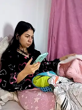 saralunabella online show from January 23, 2025, 11:04 am