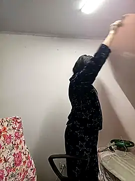 saralunabella online show from October 9, 2025, 10:10 pm