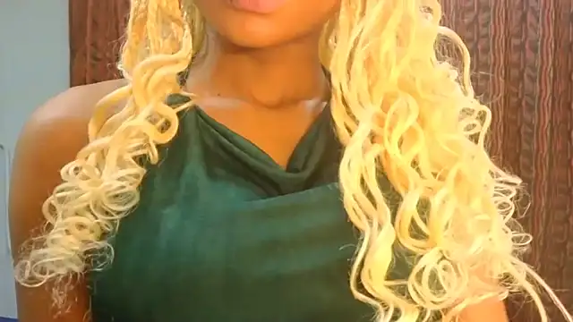 CaramelDelux27 online show from October 18, 2025, 8:33 pm