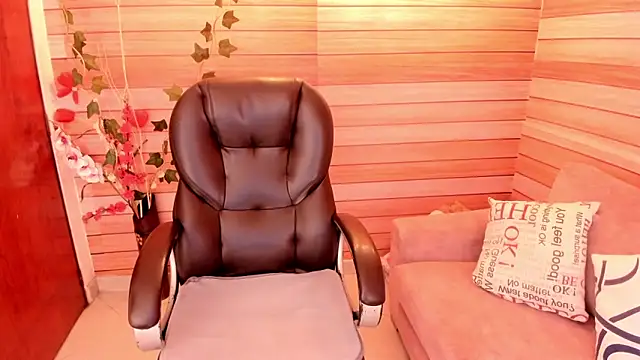 marien thomson  online show from October 26, 2025, 9:26 pm