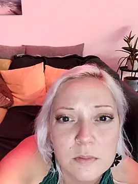 cutecoco95 online show from October 18, 2025, 7:49 pm