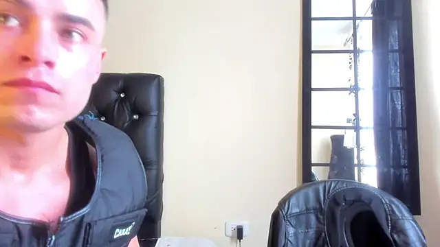 Snapshot of connorsmiith_26 chatting on December 17, 2024, 4:32 pm connorsmiith 26 online show from December 17, 2024, 4:32 pm