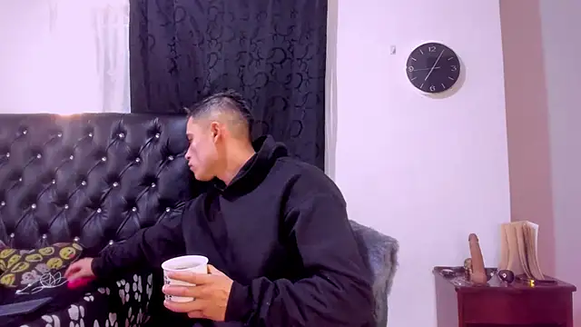 Snapshot of connorsmiith_26 chatting on December 18, 2024, 12:07 pm connorsmiith 26 online show from December 18, 2024, 12:07 pm