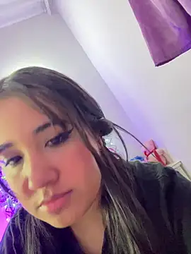 melyescobar online show from February 11, 2025, 12:04 pm