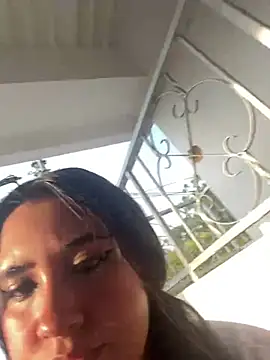 melyescobar online show from February 25, 2025, 12:05 pm