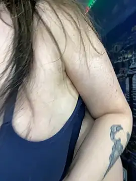 curvyfunlover online show from April 17, 2026, 12:24 am