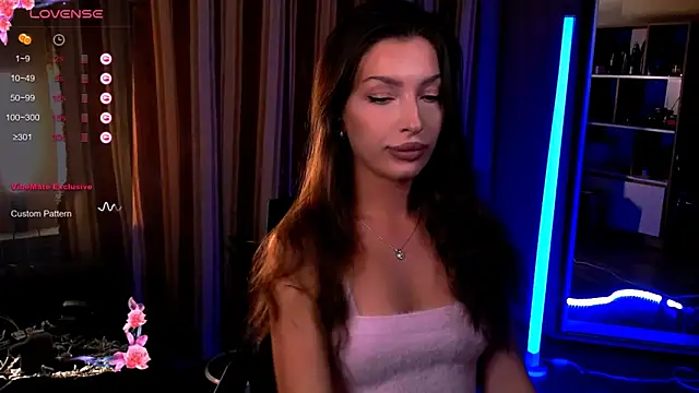 Snapshot of Laura_Bess chatting on October 2, 2025, 9:40 pm Laura Bess online show from October 2, 2025, 9:40 pm