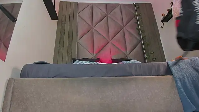 BriaConner  online show from January 9, 2026, 2:51 am