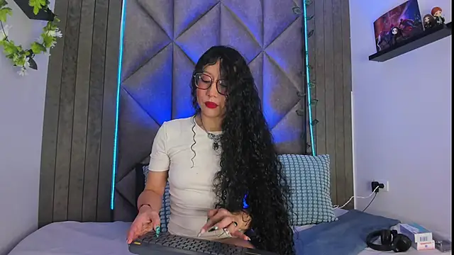 Snapshot of BriaConner_ chatting on October 17, 2025, 2:48 am BriaConner  online show from October 17, 2025, 2:48 am