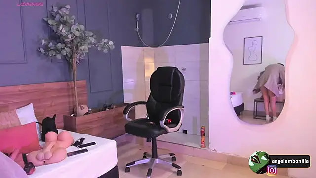 megan morgan01 online show from December 4, 2025, 12:04 pm