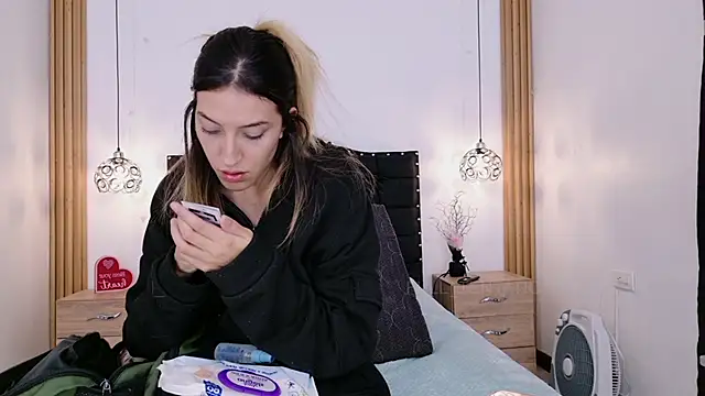 FULL TENTATION  online show from April 13, 2026, 8:46 pm