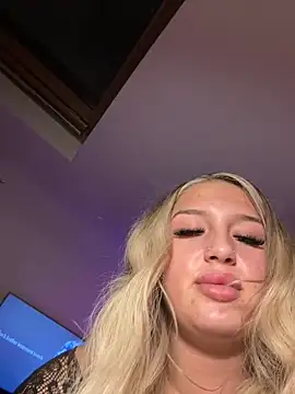 Snapshot of SweetIrishBlonde chatting on December 15, 2024, 2:30 am SweetIrishBlonde online show from December 15, 2024, 2:30 am