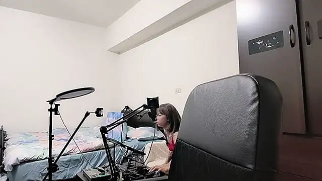 Fine-sand online show from October 20, 2025, 3:01 pm