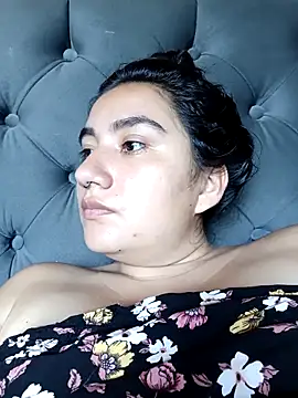 Hellen Alex online show from October 16, 2025, 3:53 pm